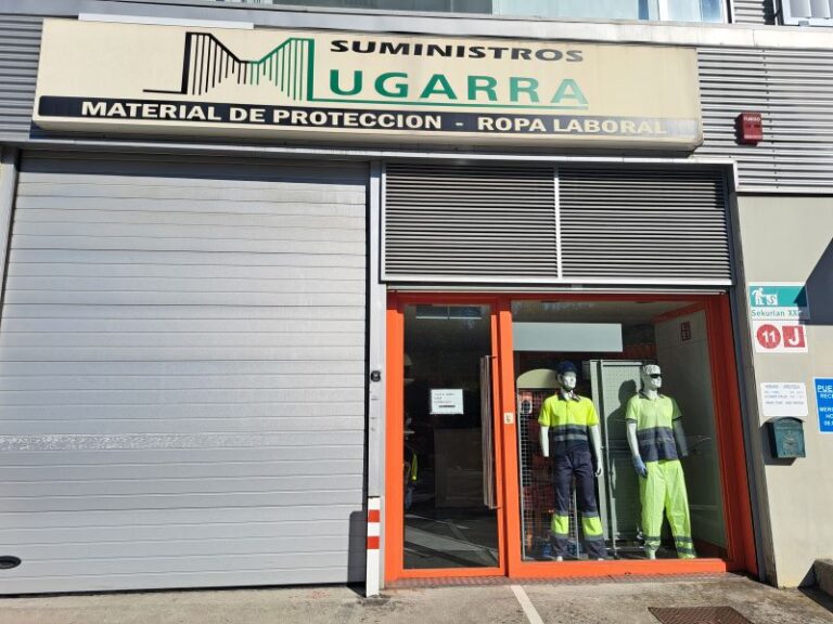 Entrada a la empresa Suministros Mugarra, en Abadiño.